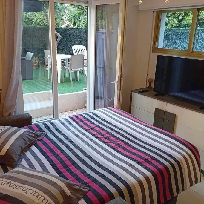 Studio Cosy Terrasse Front Mer Cagnes-sur-Mer Bagian luar foto